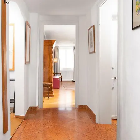 Golden Roof By Penz Apartament *